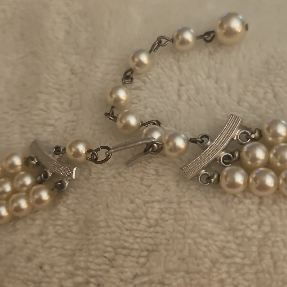 Vintage Triple Strand Layered Acrylic Pearl Formal Bridal Necklace